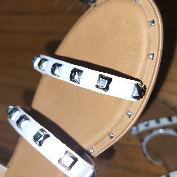 New Tahari sandals - Picture 4 of 4